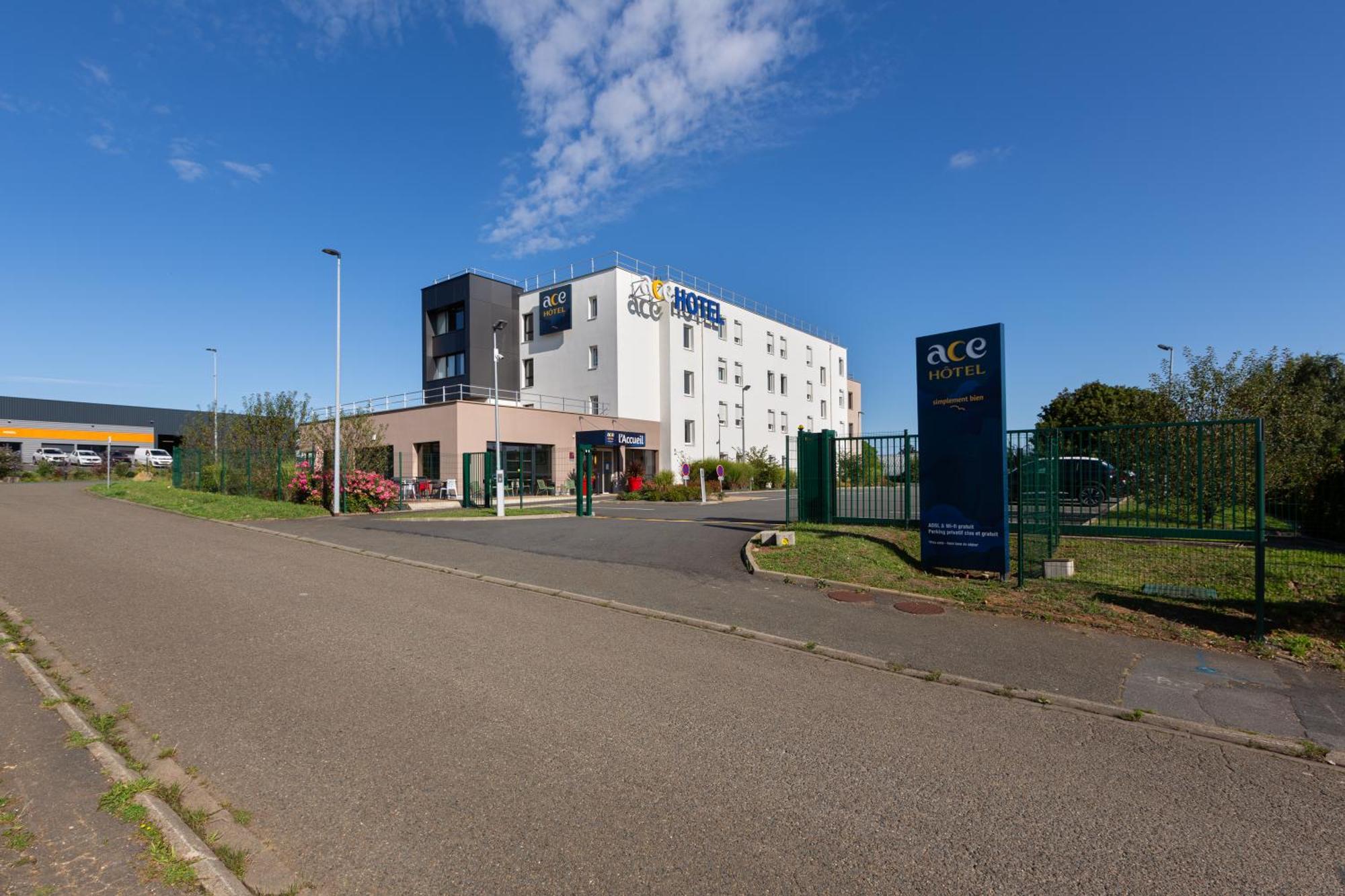 Ace Hotel Le Mans Saint Saturnin Bagian luar foto