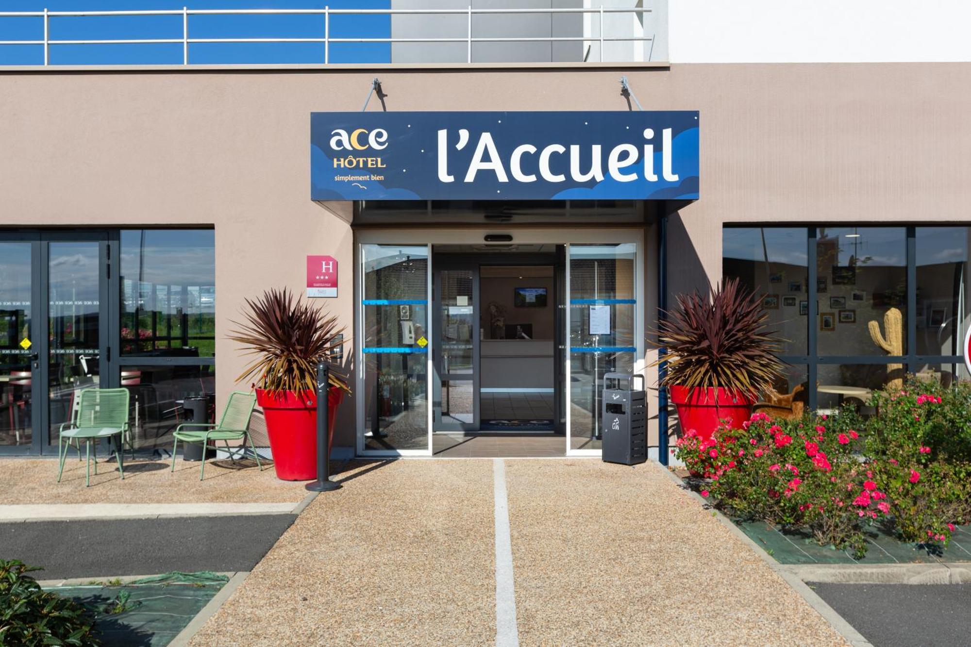 Ace Hotel Le Mans Saint Saturnin Bagian luar foto