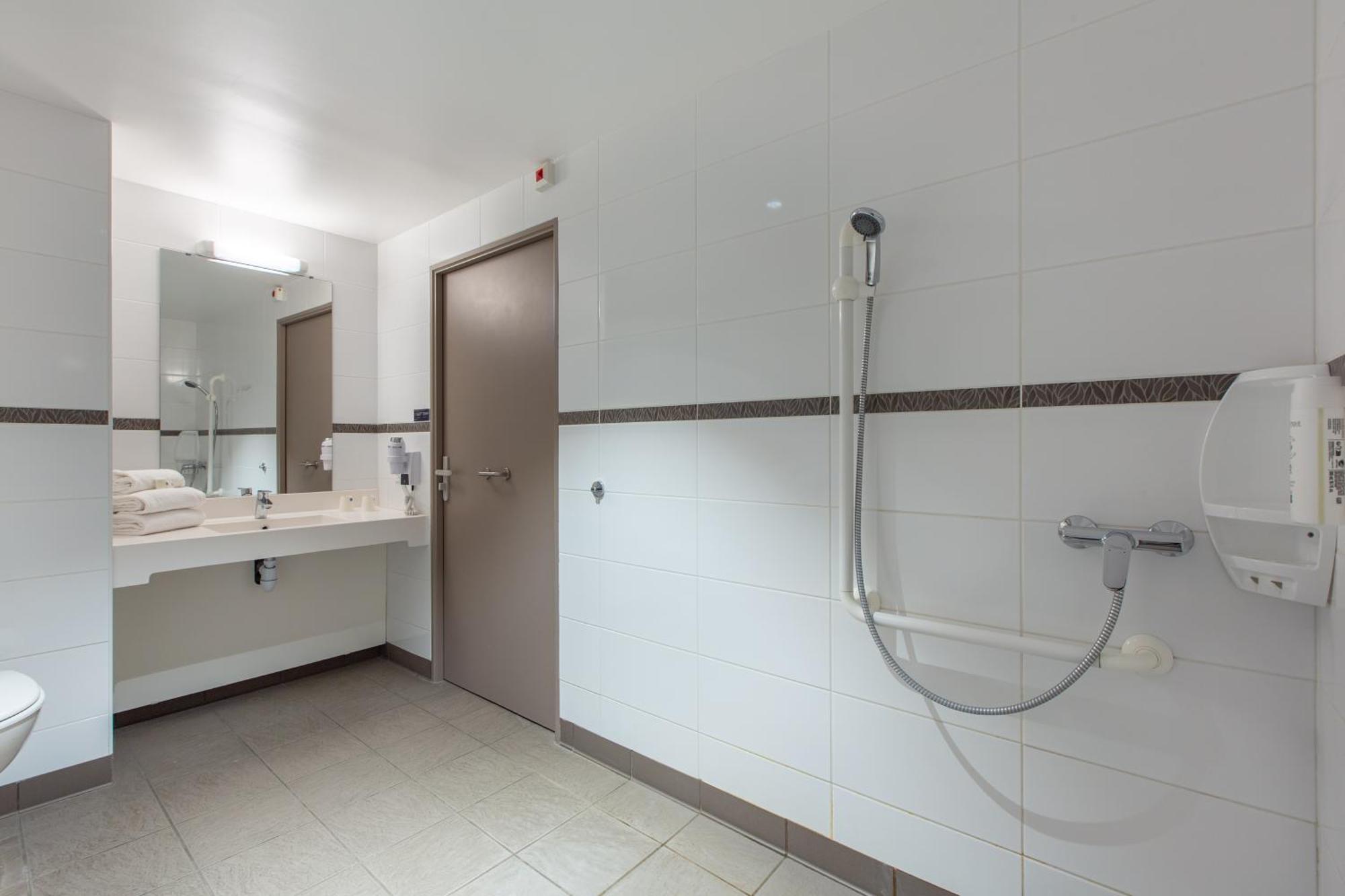 Ace Hotel Le Mans Saint Saturnin Bagian luar foto