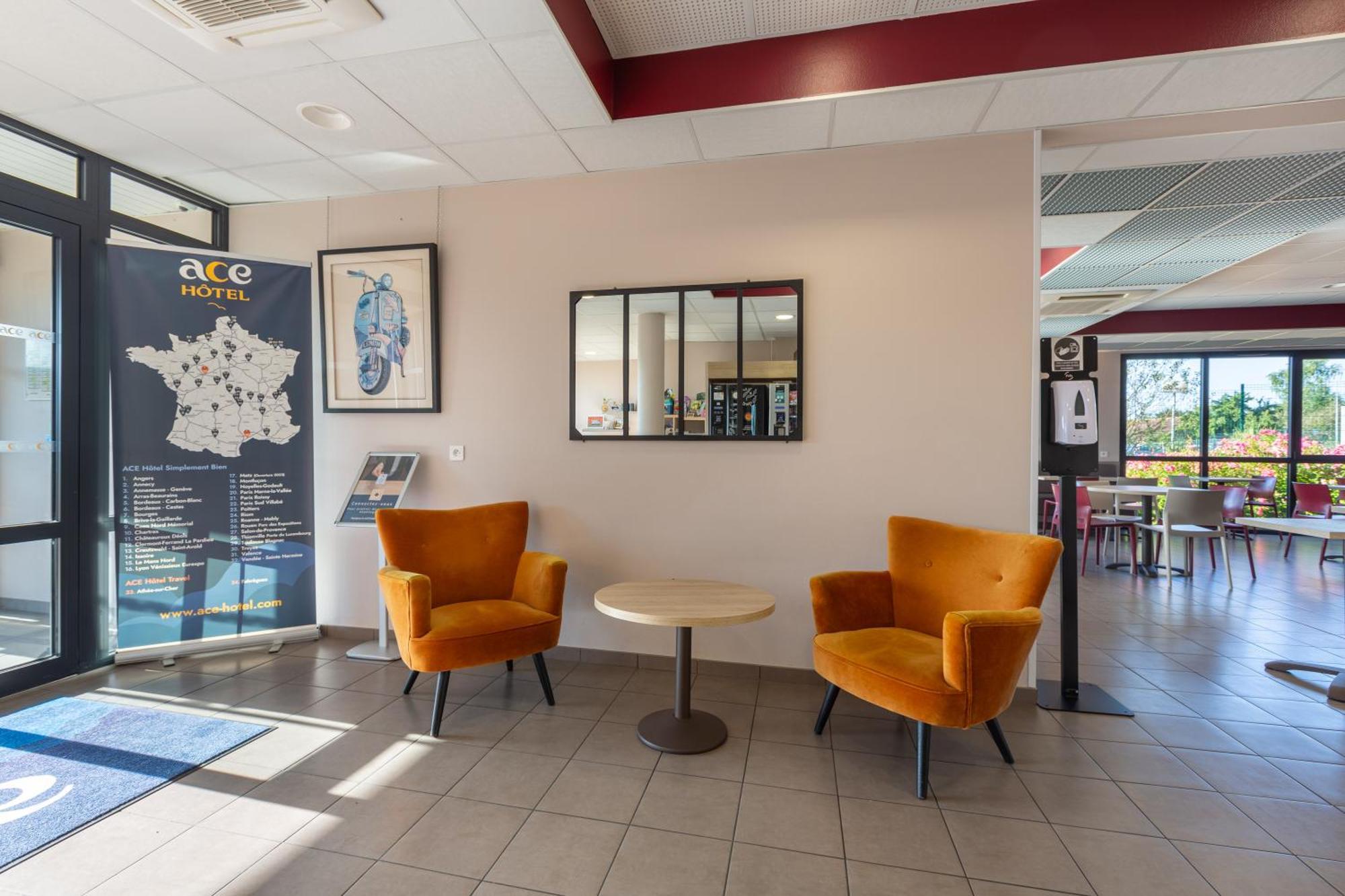 Ace Hotel Le Mans Saint Saturnin Bagian luar foto