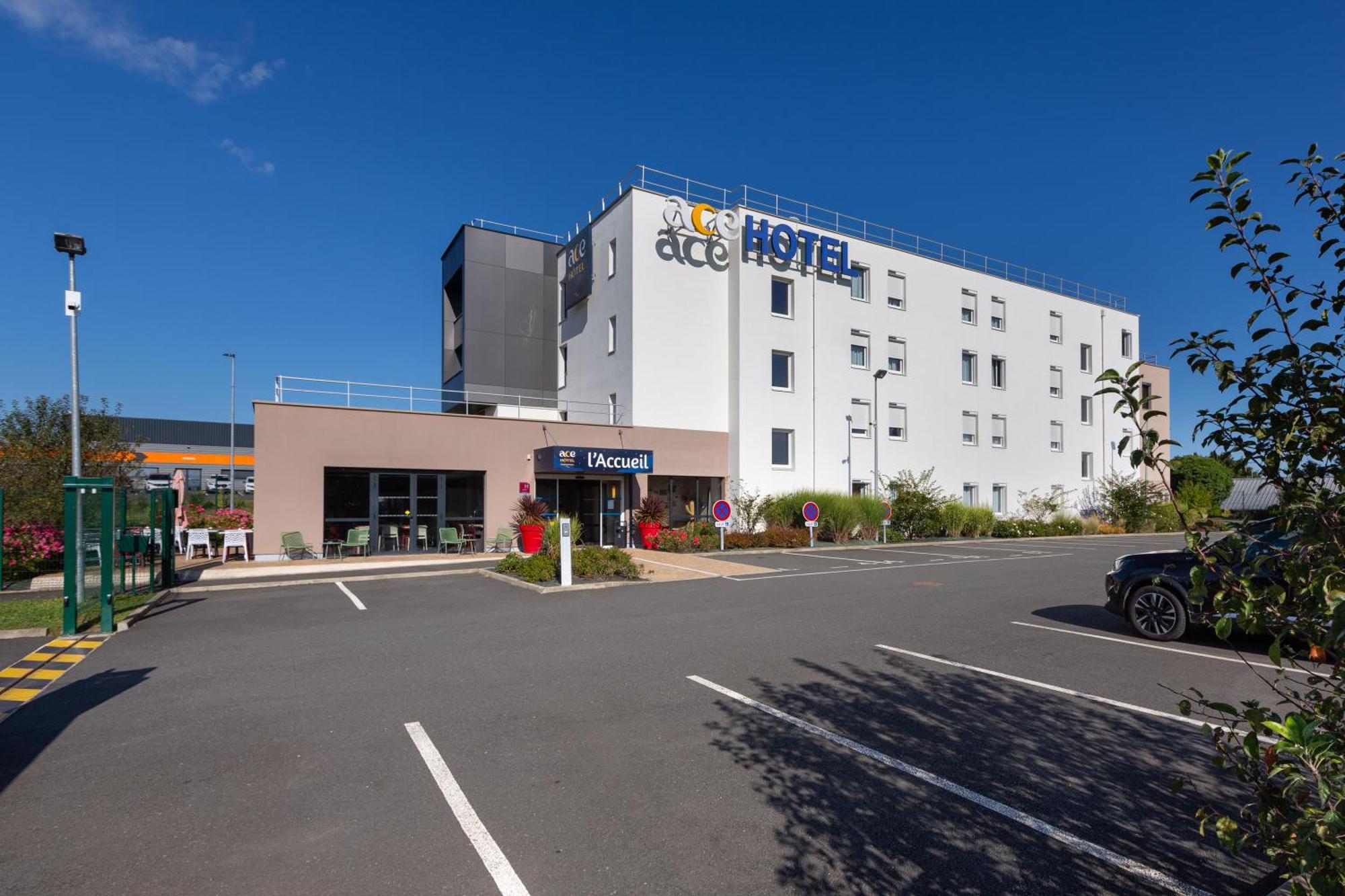 Ace Hotel Le Mans Saint Saturnin Bagian luar foto