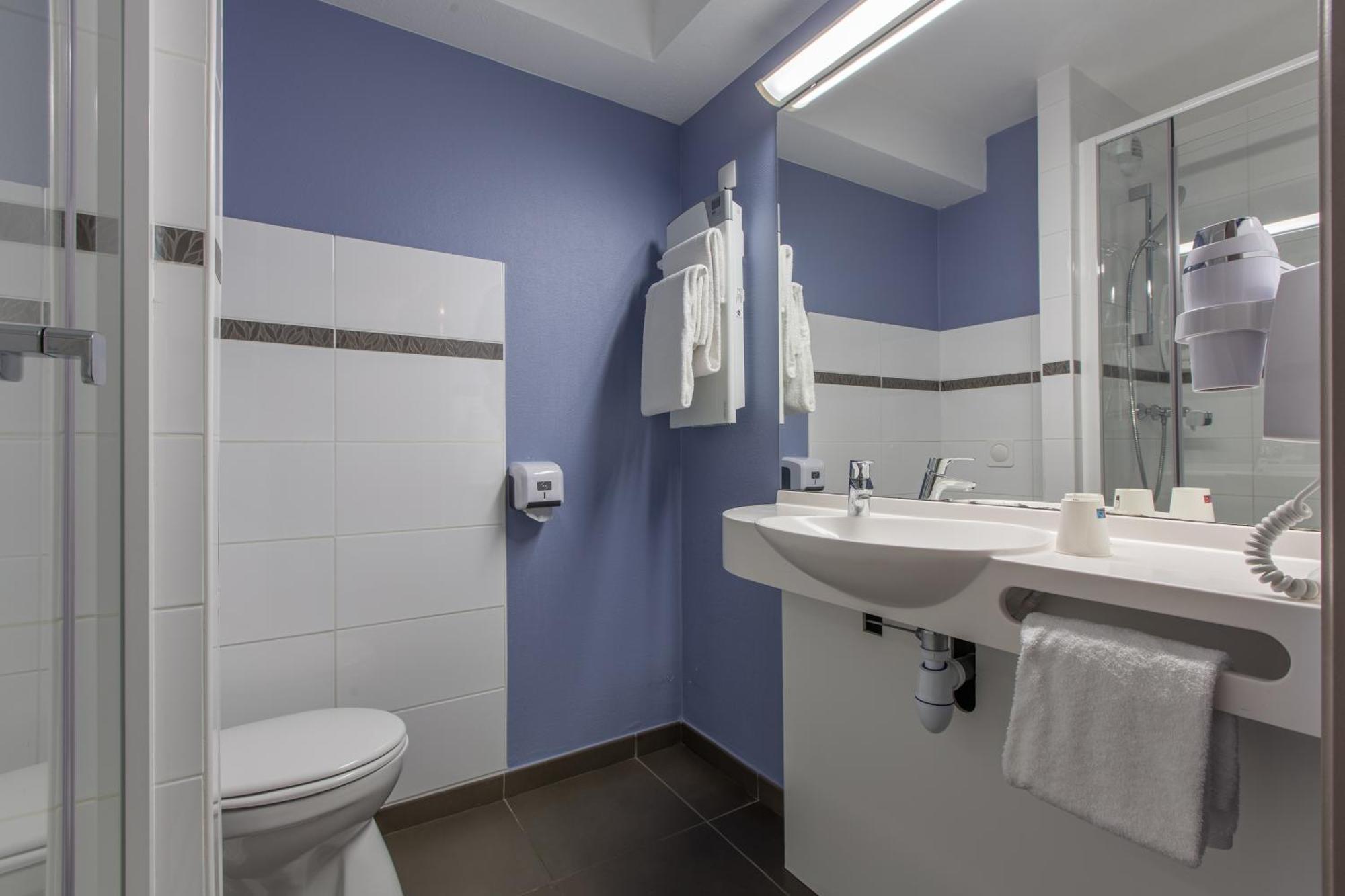 Ace Hotel Le Mans Saint Saturnin Bagian luar foto