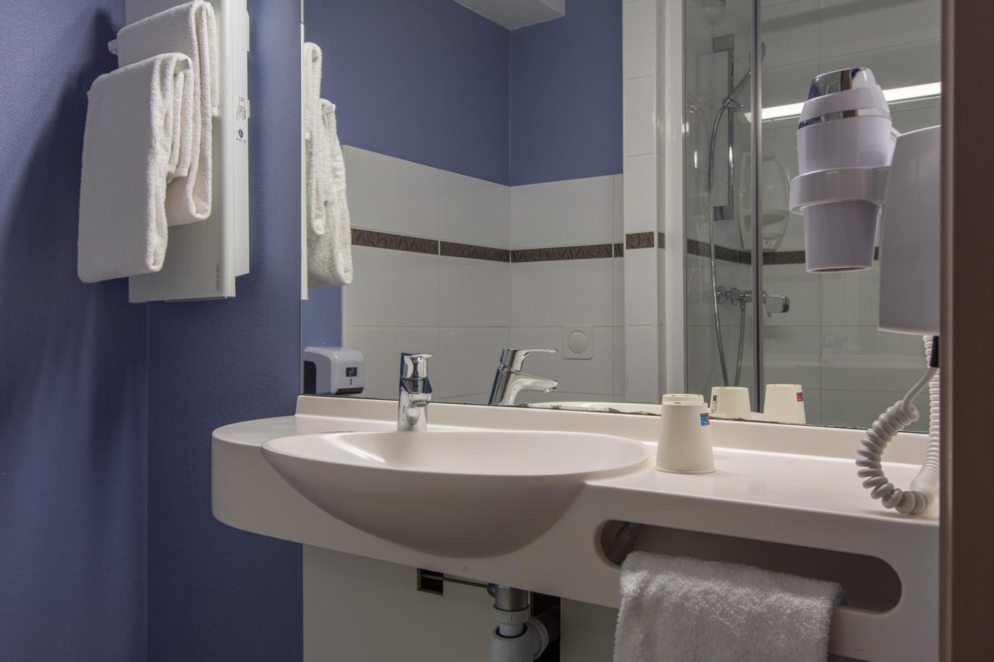 Ace Hotel Le Mans Saint Saturnin Bagian luar foto