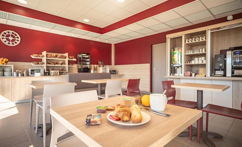 Ace Hotel Le Mans Saint Saturnin Bagian luar foto