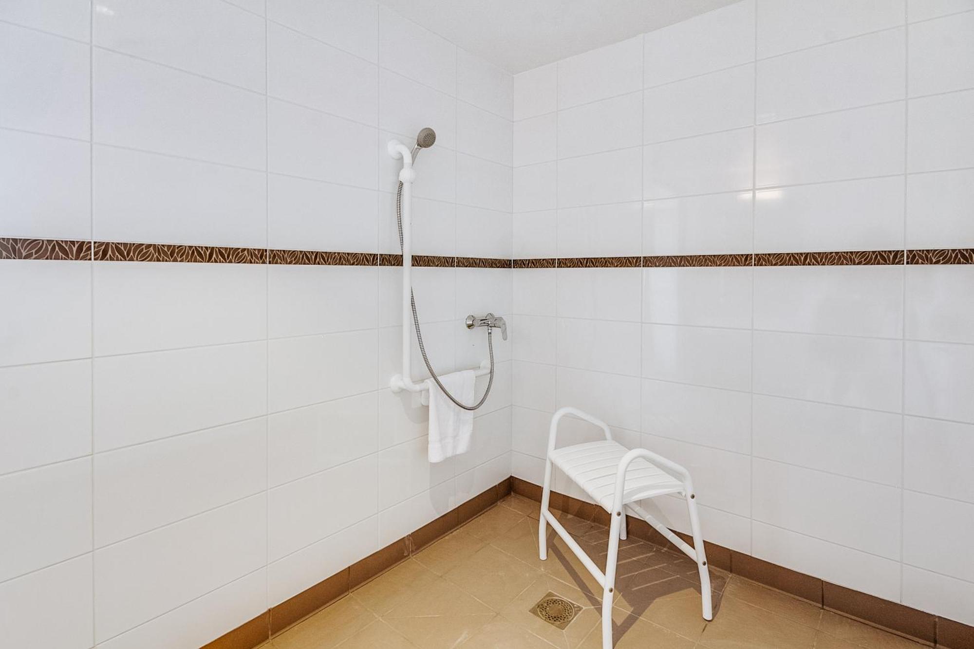 Ace Hotel Le Mans Saint Saturnin Bagian luar foto
