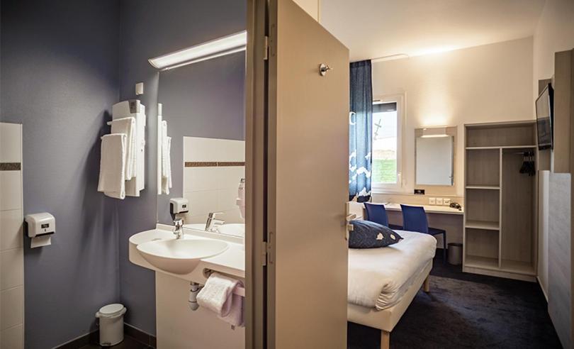 Ace Hotel Le Mans Saint Saturnin Bagian luar foto
